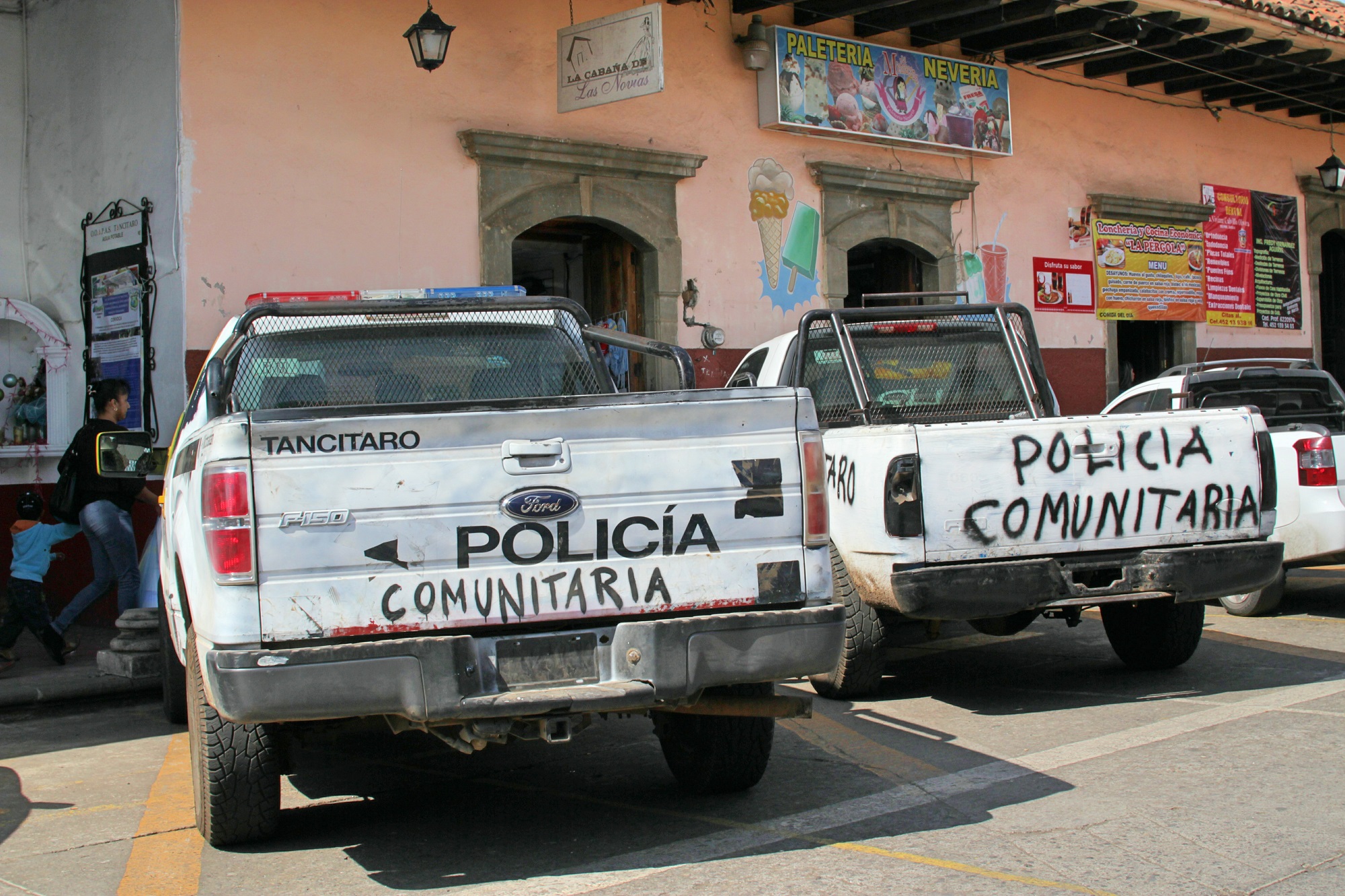 autodefensas beschlagnahmte polizeiwagen